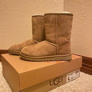 SIZE 5 WOMEN TAN CLASSIC SHORT UGG AUSTRALIAS